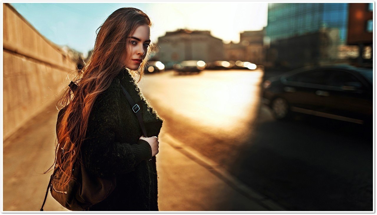 Laura franziska. Девушка оглядывается. Фотопортреты в городе. Профессиональные фотографии. Девушка оборачивается.
