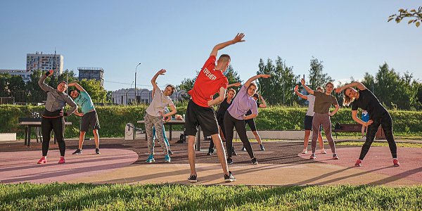 В столице начался летний сезон проекта бесплатных тренировок «Мой спортивный район».Уже открылось 44 ...