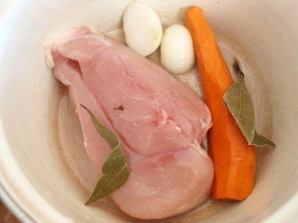 Салат из пекинской капусты с курицей.Ингредиенты:Пекинская капуста – 300 грКуриное филе – 1 ... - 2