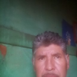 Luis, 46, 