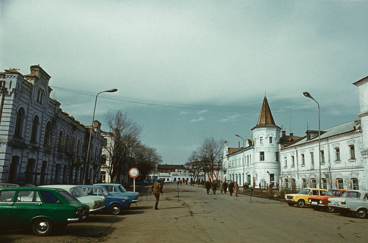 Уссурийск, улица Калинина. 1984 год. Автор фото: Сергей ... | Назад в СССР  | Фотострана | Пост №2594759031