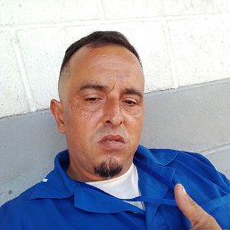 Carlos, 40, 