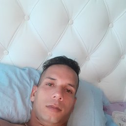 Yunior, 39, 