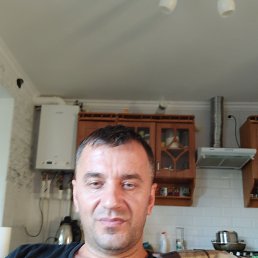 Vlad, 43, 