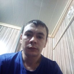 Александр, 31, Межгорье