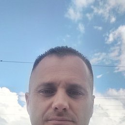 Kornél, 39, 