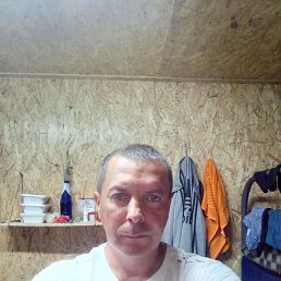 Aleks, 43, 