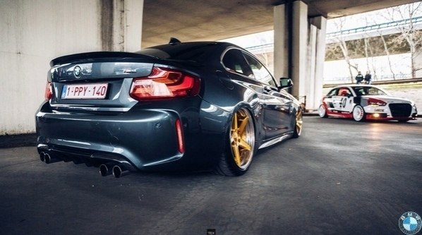 BMW M2 on air. BMW - 4