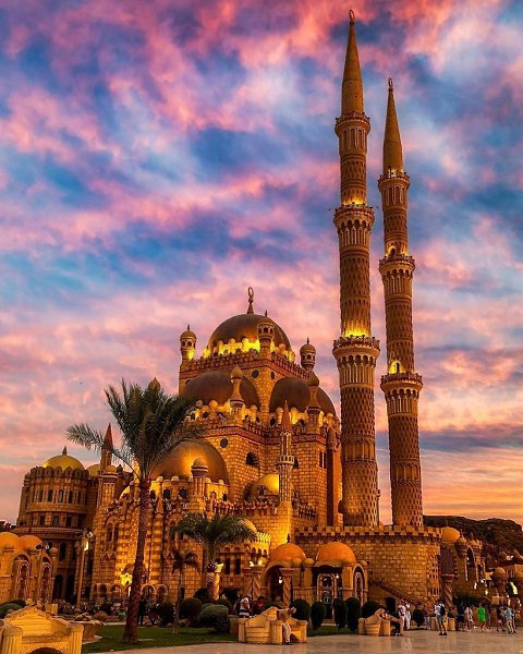 Египет , Шарм-Эль-Шейх, мечеть Аль-Сахаба.Вторая по размерам мечеть в Шарм-эль-Шейхе, но точно самая ...