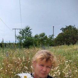 Елена, 52, Стаханов
