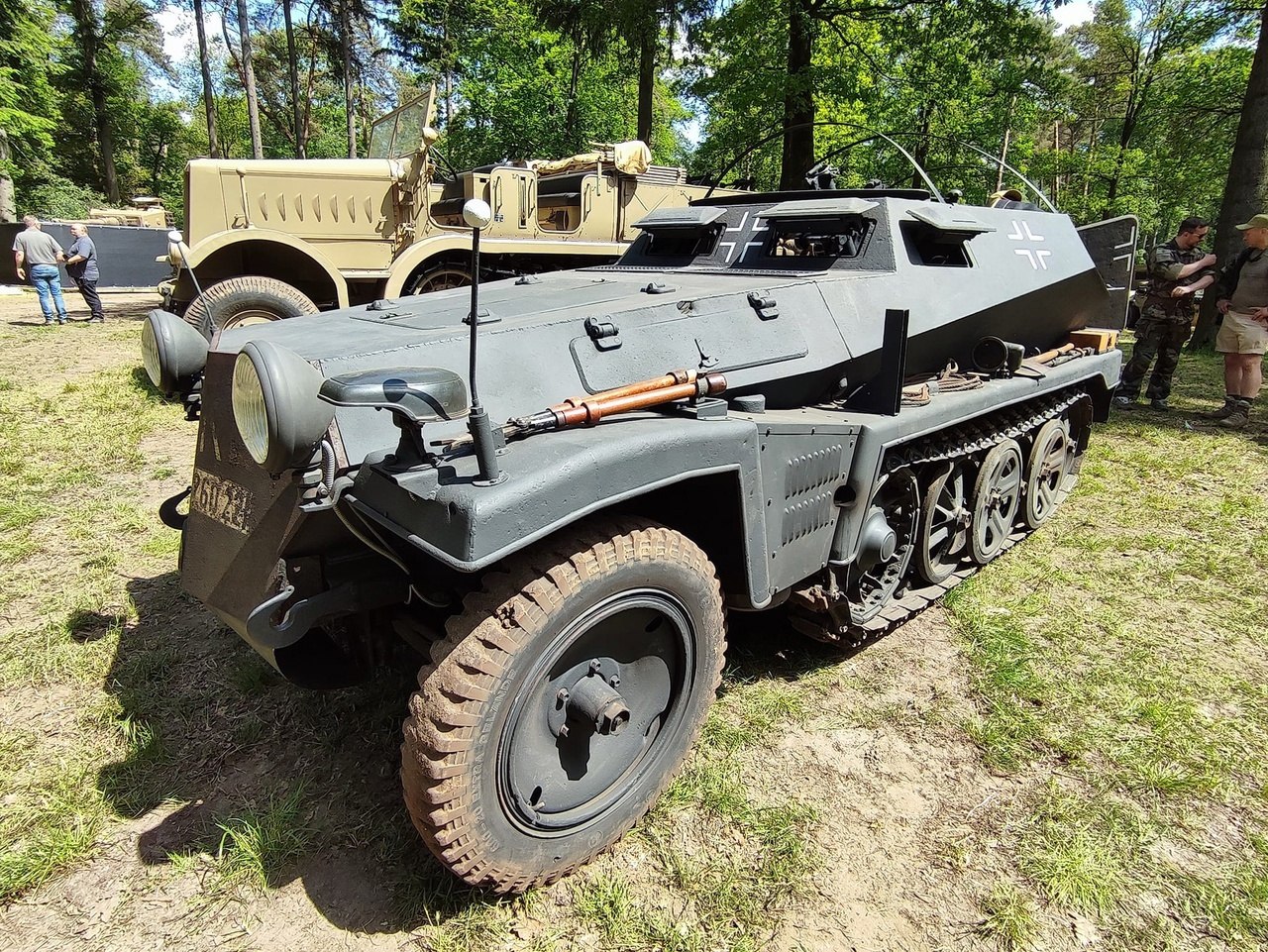 Valecne muzeum https://fotostrana.ru/away?to=/sl/dk73 2023 v muzeu v Overloon. Sd.Kfz.250/7. leichter ... - 4