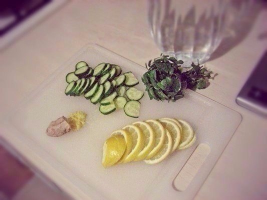 Как приготовить воду Сасси.Вода Сасси, названа так в честь Синтии Сасс, диетолога с мировым именем, ... - 3