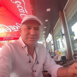 Ahmet, 43, 