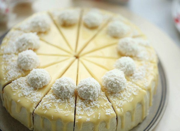 Белый шоколадный торт.Текстура торта приятная, твердая, мягкая, вкус очень приятный! А начинка!? Это ...