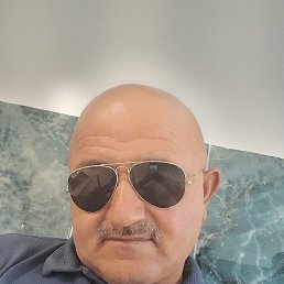 Alex, 51, 