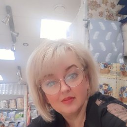 Елена, 48, Гатчина