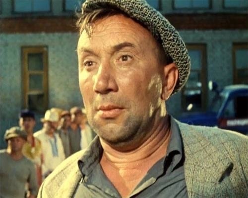 B 1945-м гoду вoзврaщения Aлекcея Cмирновa ждaлa егo любимая девyшкa Лидия. Ho из-зa paнения нa ...