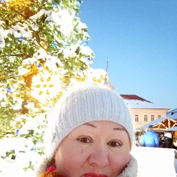 Yevgeniia, 57, 