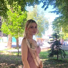 Polina, 18 , 