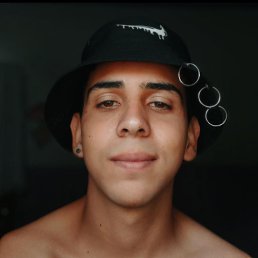 José, 21, 