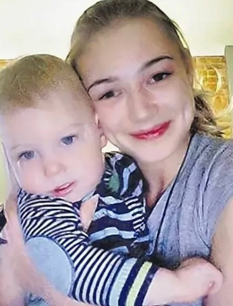 Актриса Оксана Акиньшина скрывала информацию о своем особенном ребенке в течение 14 лет. Она стала ... - 2