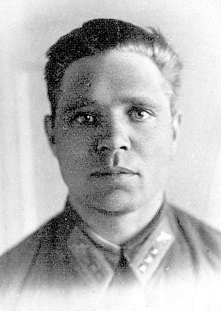 Крюков Герасим Владимирович.Родился в 1912 году в городе Емельяновск Чкаловской области. С 1932 года ...