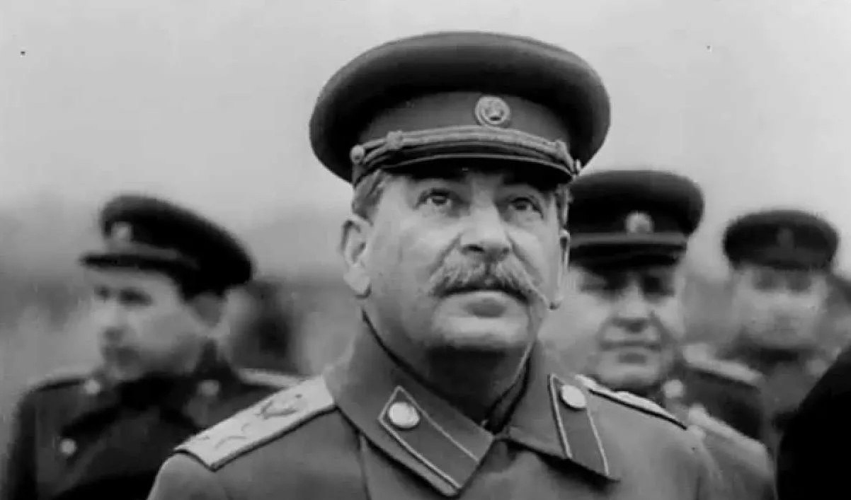 «Главные черты и требования основного экономического закона современного капитализма можно было бы ...