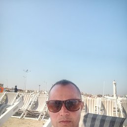 hisham, 39, 