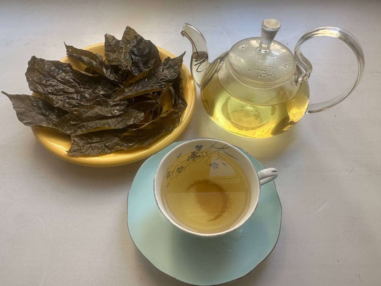 Друзья угостили Хайнаньския чаем "Джэ Гу"