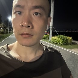 Leo, 35, Los Angeles