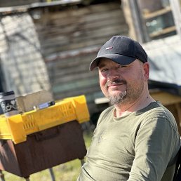 Gennadi, 49, 