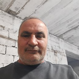 Varuj, 49, 