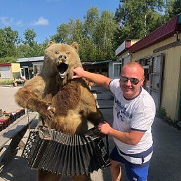 Pavel, 40, 