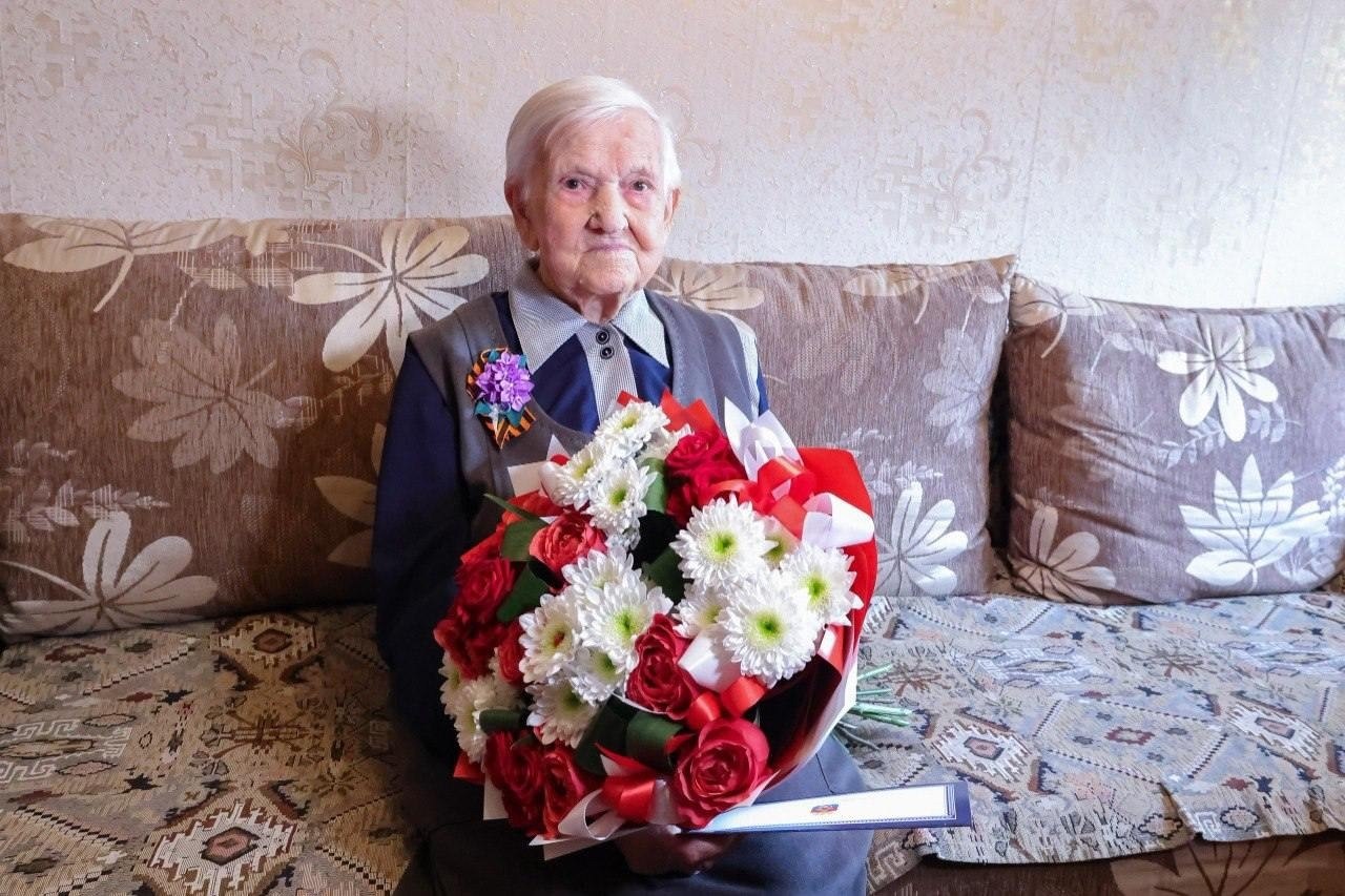 Фронтовая медсестра из Выборга Клавдия Рассадовская отпраздновала свое 102-летие.Клавдия ...