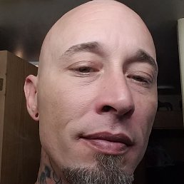 Luckiiee, 49, 