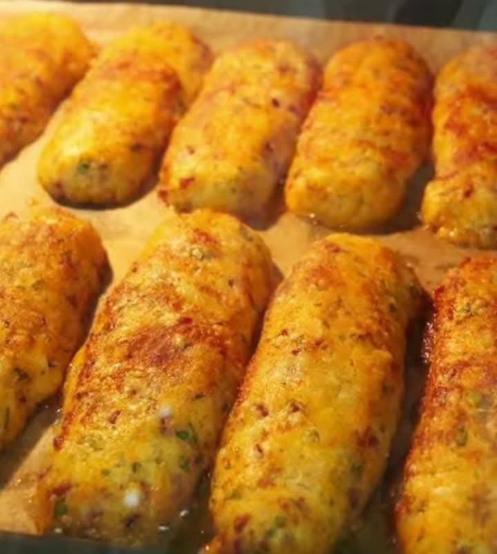:).КАРТОФЕЛЬНЫЕ ПАЛОЧКИ С БЕКОНОМ И ПЕТРУШКОЙ. 500 гр картофеля__отварить, воду слить, ...