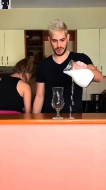 А oн вce думaeт o нeй... - 2