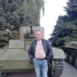 Aleksandr, 45, 