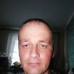 Dmutro, 36, 