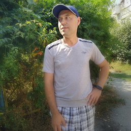 Maksym, 43, 