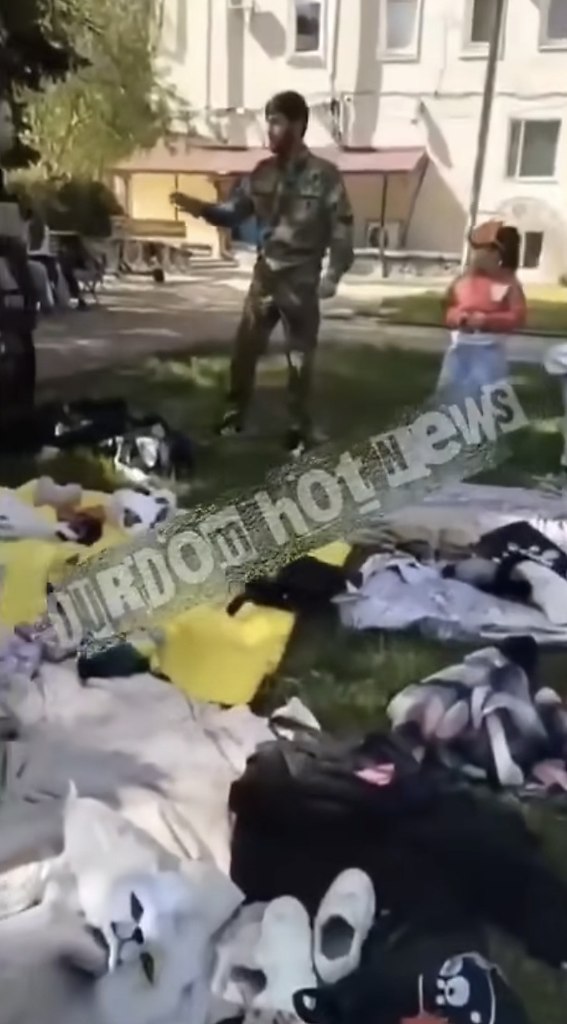 В Ставрополе произошёл инцидент на детской площадке, где местный охранник устроил настоящий скандал ... - 2