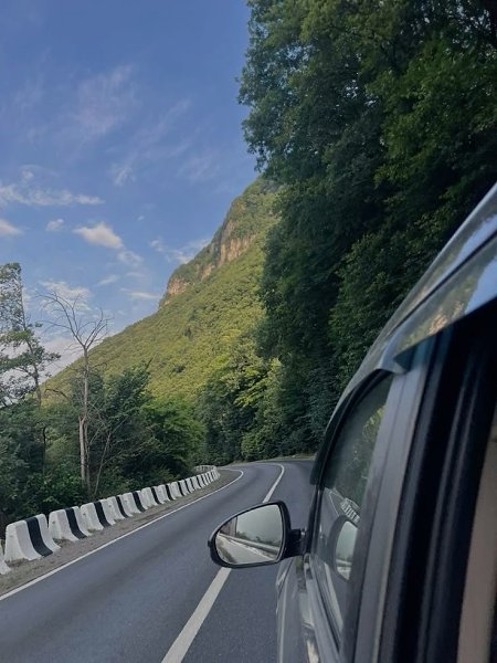 Вот 20 полезных фраз для туристов на английском языке с переводом: 1. Where is the nearest hotel? ... - 4