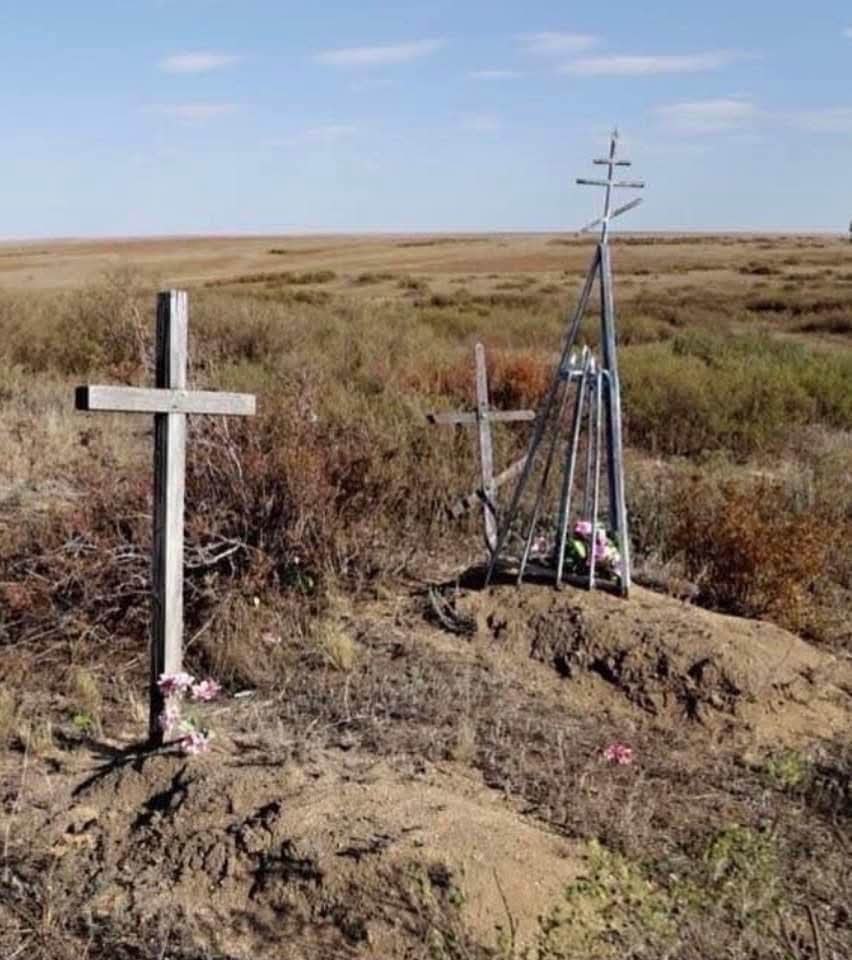 :) МАЛЬЧИШКАМ, НЕ ДОЖДАВШИМСЯ ПОБЕДЫ.Седой ковыль, полынь и лебеда…В окопах бывших ветер лишь ...