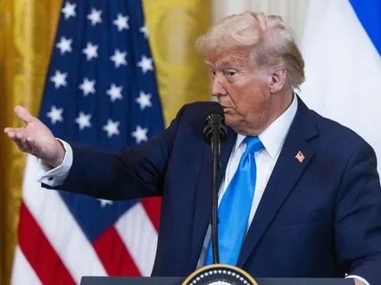 В США больше не будут бороться с российскими олигархами. Трамп распустил целевую группу, которая ...