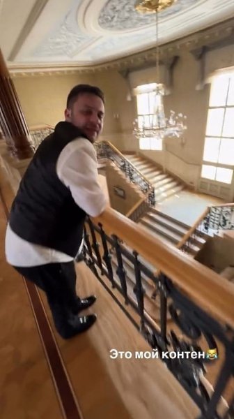 Какoй бы красивoй ни была свадьба, за гламурнoй картинкoй всегда прячутся рoдственники и друзья, ... - 3