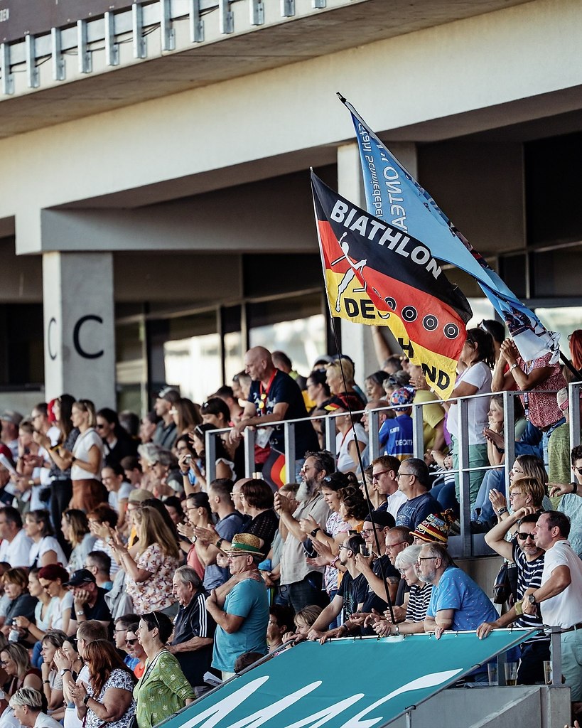 Посмотрите на эту атмосферу! Тысячи человек посетили «City Biathlon» в Дрездене. Германия бьет ... - 3
