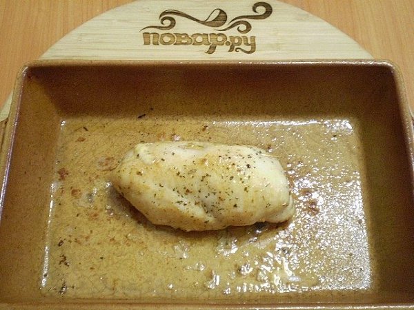 Грудка, запеченная с грибами и сыром.Подготовьте необходимые ингредиенты. Из одной куриной грудки ... - 7