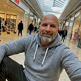 ������, 42 ����, ������-��-����