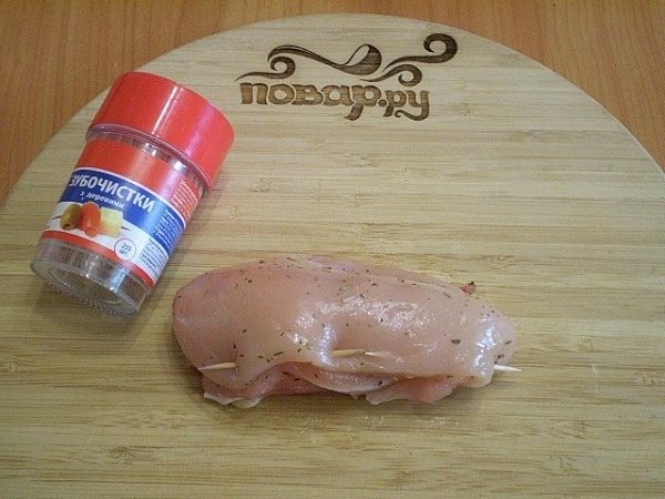 Грудка, запеченная с грибами и сыром.Подготовьте необходимые ингредиенты. Из одной куриной грудки ... - 4