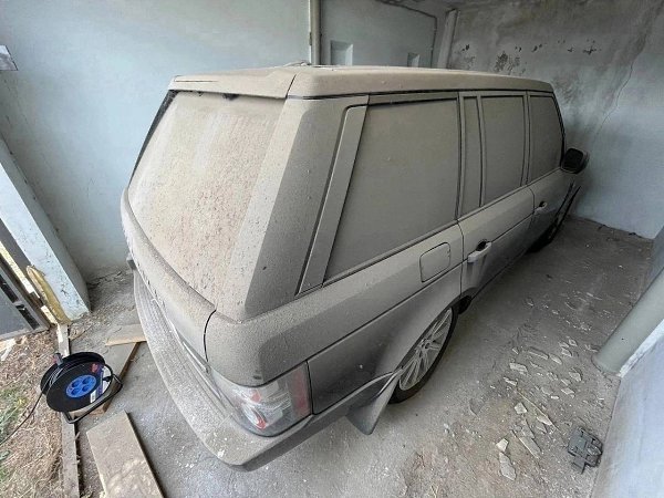 НОВЫЙ Range Rover 2009 без пробега, целых 13 лет он стоял в гараже и никогда не видел света. А потом ... - 3